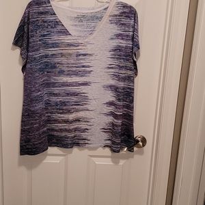Daisey Fuentes v neck print top